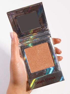 Bebella cosmetics Jenni Rivera Dama Divina Shimmer Highlighter - Rose Gold